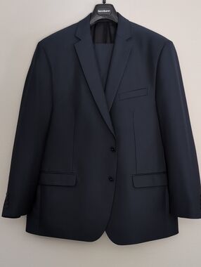 Calvin Klein Navy Two-Button Men's Jacket  Blazer Suit Coat & Pants Matching Set